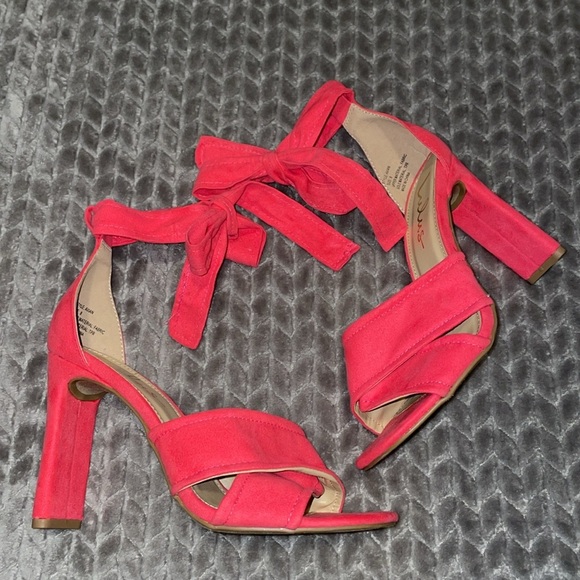 Lulus Avian Elegant Coral Women's Square Heels.  Size 8 - Picture 2 of 9